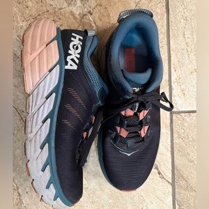 Ladies Hoka Gaviota size wide 7.5